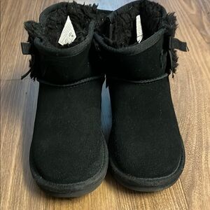 Cozy Black Fur-Lined Boots